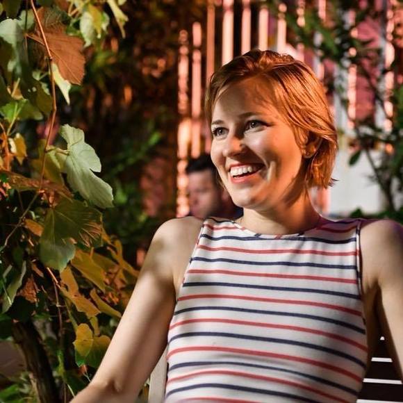 Meet your Posher, Gabriella - Picture 1 of 1